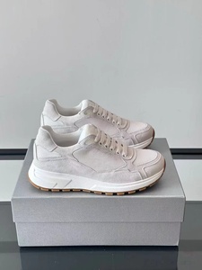 Baskets de sport décontractées minimalistes pour hommes, en cuir, légères, polyvalentes, avec logo personnalisé, style de luxe, à semelle épaisse - Product Image 3