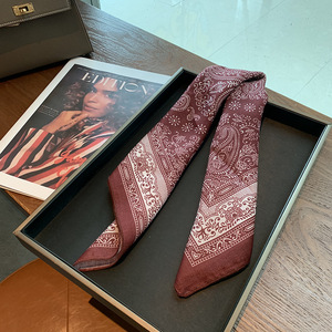 Pañuelo Cuadrado Pequeño de Seda Artística con Diseño Paisley de Alta Gama en Algodón y Lino, Pañuelo Cálido para el Cuello para Otoño e Invierno - Product Image 2