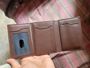 Portefeuille en cuir et aluminium anti-RFID style professionnel avec fermeture magnétique et porte-cartes en PU pour un rangement sécurisé des cartes de crédit - Product Image 5