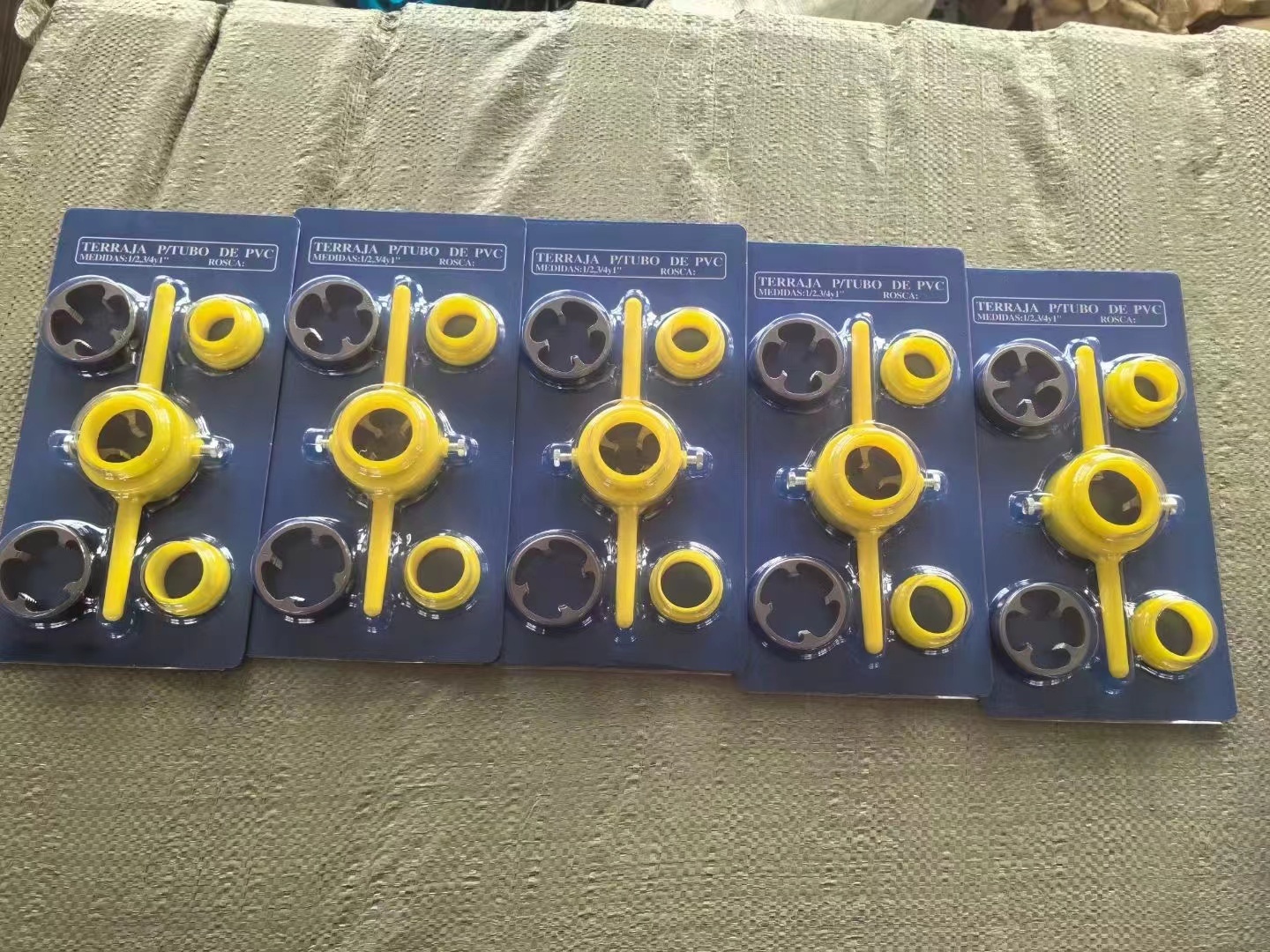 PVC Threading Tool Kit - 3 Die Set For 1/2", 3/4", 1" Pipes With Plastic Pipe Die & Hand Tool