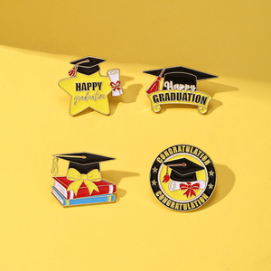 Pin's en émail métallique pour chapeau de diplômé, Édition Promotion 2026, Cadeau de remise de diplôme, Artisanat métallique, Slogan, Vente en gros, Personnalisation usine - Product Image 1