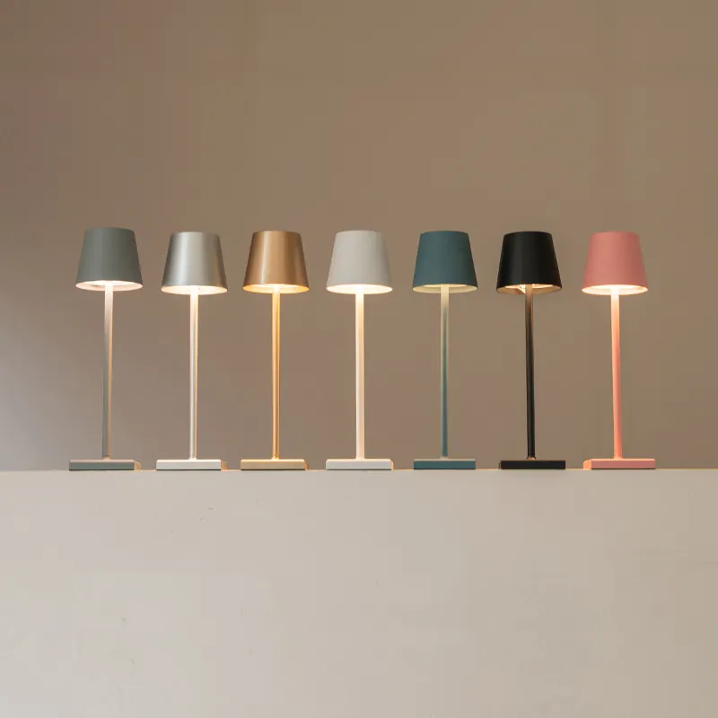 עיצוב סלון בסגנון ייחודי טרנד חדש עיצוב יצירתי מנורת שולחן גבוהה