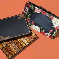 Luxe, op maat gemaakte, magnetische papieren doos voor snoep, gedroogd fruit en noten.