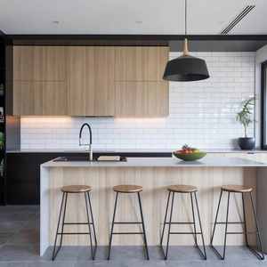 Gabinetes de Madera Maciza Hechos a Mano para Cocina, Artesanía Superior - Product Image 1