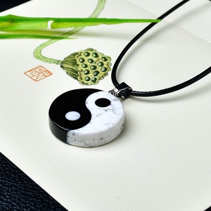 Collar con Colgante de Piedra en bruto de obsidiana de pino blanco natural, símbolo de ocho trigramas Yin Yang blanco negro, técnica pulida a mano - Product Image 5