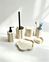 Ensemble d'accessoires de salle de bain 6 pièces à motif floral : Distributeur de savon, Porte-brosse WC, Gobelet, Pot à cotons-tiges, Plateau et Porte-savon