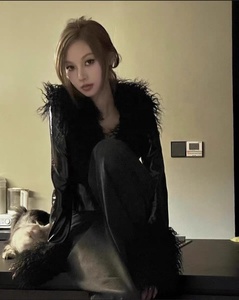 Nouveau produit en gros : Veste en cuir d'autruche noire unique pour femme - Product Image 5