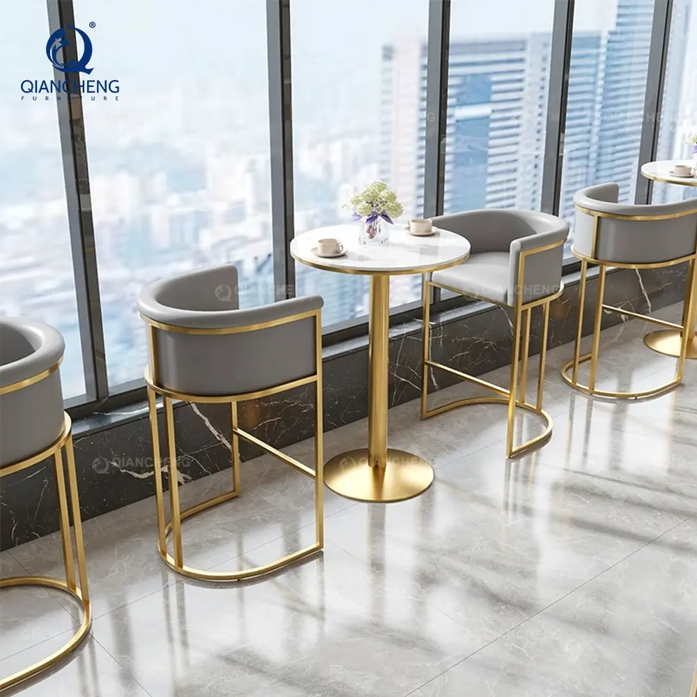 Sgabello per mobili da bar alto personalizzato sedie in metallo e set di tavoli da ristorante in mdf per mini caffè all'aperto di lusso
