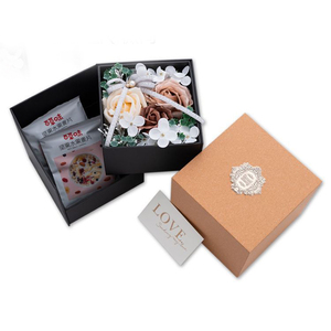 Coffret Cadeau Romantique de Roses <span class=keywords><strong>Savon</strong></span> Rotatives Personnalisées, Idéal pour la Saint-Valentin, Anniversaire, <span class=keywords><strong>Mariage</strong></span>, avec Collier et Parfum - Product Image 5