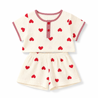 Ensemble 2 pièces short en gaze froissée à imprimé cœurs en coton pour bébés filles – Tenue douce été-automne pour tout-petits