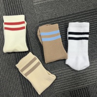 Chaussettes en coton personnalisées du fabricant de marque pour bébés filles tout-petits et hommes avec éléments athlétiques sportifs