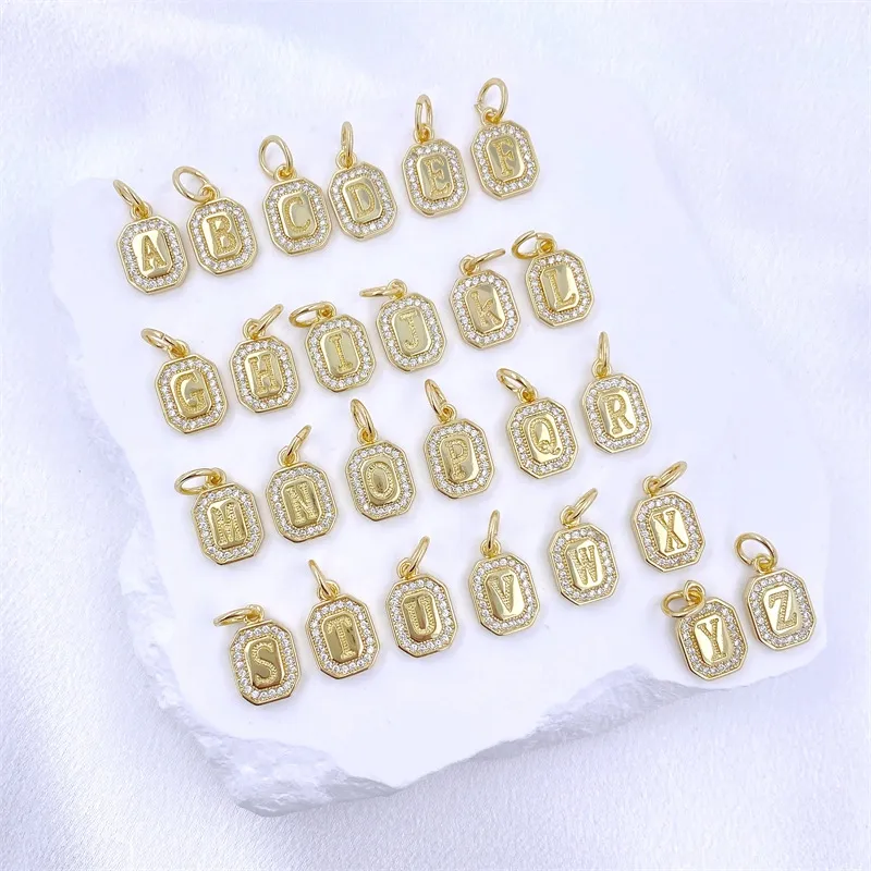 Venta caliente de moda 18K chapado en oro CZ letras cuadradas en forma inicial alfabeto encanto colgante para joyería DIY