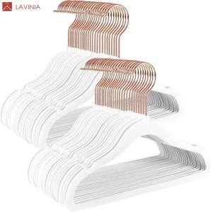 Lavinia antidérapant <span class=keywords><strong>pas</strong></span> <span class=keywords><strong>cher</strong></span> en plastique bébé <span class=keywords><strong>cintre</strong></span> en gros blanc noir <span class=keywords><strong>velours</strong></span> cintres enfants cintres à linge - Product Image 1