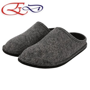 Chaussons d'intérieur en feutre de laine doux pour hommes, antidérapants, confortables et chauds, à bout rond, pour l'automne et l'hiver, pour le salon - Product Image 1