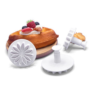 3Pcs White 3D Gerbera Biscuit Cutters Plastic Seabed Large Chrysanthemums Cookie Moules - Product Image 1