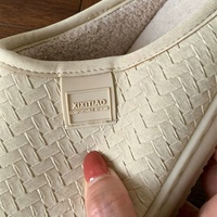 XIXITIAO Pantoufles d'intérieur unisexes en polyester imitation cuir tissé, doublure chaude en peluche, antidérapantes, pour hommes et femmes