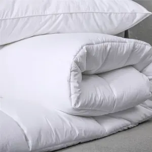 Il letto invernale 100% utilizza piumini per bambini molto morbidi e spessi e confortevoli trapunta trapuntata per piumino dell'hotel