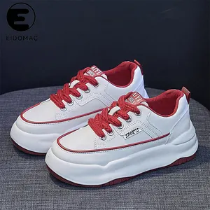 Zapatos deportivos de cuero de suela gruesa para mujer resistentes al desgaste hechos en China, zapatos de tacón alto de skate informales para las cuatro estaciones