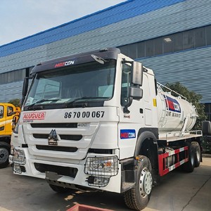Camión de Succión de Aguas Residuales Sinotruk Howo TX 6x4 de 20000L para Limpieza de Drenajes y Transporte de Residuos - Product Image 2