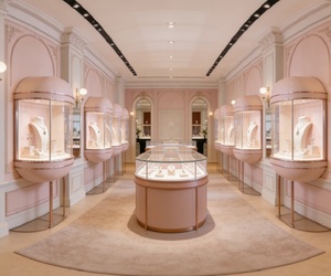 Vitrine murale élégante pour bijoux, en acrylique, avec dôme en verre, éclairage LED, cadre rose or, pour salle d'exposition - Product Image 3