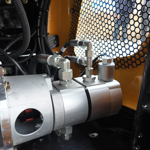 Mini-excavatrice sur chenilles hydraulique de deux tonnes avec moteur Kubota, cabine, accessoires pour travaux agricoles, creusement de fossés et remblayage, à vendre - Product Image 4