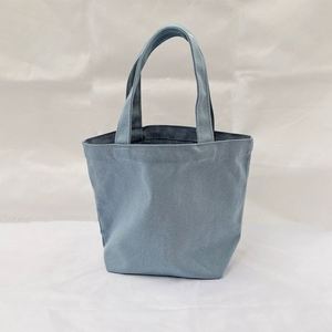 Sac fourre-tout réutilisable pour femme en toile personnalisée avec logo sur mesure pour impression professionnelle - Product Image 3