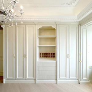 Cabina Armadio Classica Bianca di Alta Gamma Balom con Cassetti a Pannello Incassato e Specchio LED per Appartamenti e Mansarde - Product Image 5