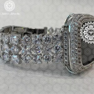 Montre en diamant la plus vendue avec finition soignée pour accessoires de mode et sélection de cadeaux haut de gamme disponible à la vente - Product Image 2