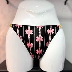 Manufacturer's Erotic Sexy Thong Women's Low Waist <b>Elastic</b> Metal Chain Lace Embroidered Hot Pants Women's Erotic Clothing - Product Image 4