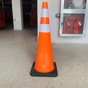 90cm3 6 inç trafik konisi esnek <span class=keywords><strong>PVC</strong></span> güvenlik baz siyah trafik konisi kg ile kullanılan 4.5 - Product Image 1