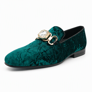 Mocasines de terciopelo verde esmeralda para hombre, zapatos de vestir sin cordones con punta redonda, hebilla con cadena de cristal dorado, para oficina, boda, fiesta, graduación - Product Image 1