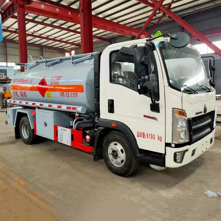 Howo tank Truck 4x2 6x4 8x4 250hp Manual Oil tank Truck 5 Ton 8000 6000 10000 20000 30000 liter truk tangki bahan bakar untuk dijual