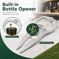 Fourche de réparation de divots de golf en fer personnalisée avec marqueur de balle magnétique en émail robuste, logo d'équipe personnalisé, outil de réparation de green de golf et ouvre-bouteille