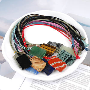 Collana con ciondolo rettangolare con corda cerata di cristallo naturale con etichetta quadrata per cani con ciondolo in pietra collana di corda per la pace e la sicurezza - Product Image 6