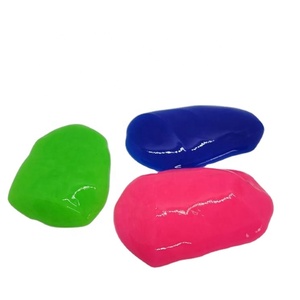 Cubo de aceite pequeño transparente caliente que brilla en la oscuridad Masilla Slime Persiguiendo y engañando a la luz nocturna Agua Nariz Pegamento Juguetes - Product Image 1