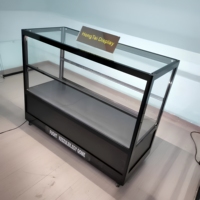 Vitrine moderne en verre trempé avec cadre en aluminium, éclairage LED, robuste, haute qualité, pour magasin de détail, centre commercial, exposition, sur mesure