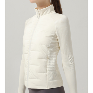 Doudoune pour femme avec une taille cintrée et des courbes élégantes. - Product Image 5