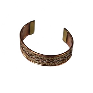 Pulsera de terapia magnética, diseño de latón ondulado de acero, pulsera magnética de cobre, beneficio para la salud con perla de diamante de pera - Product Image 1