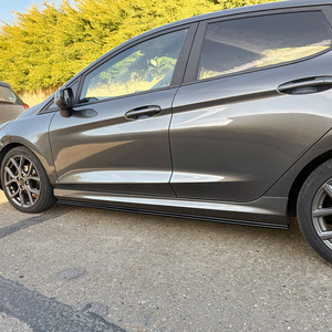 Ford Fiesta Mk8 St Line 2018 Jupes latérales Noir piano Texture fibre de carbone Kit carrosserie ABS Modification - Product Image 2