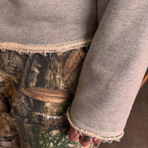 T-Shirt a Maniche Lunghe con Orlo Grezzo Personalizzata in Spugna Francese di Cotone Oversize con Collo Tondo Semplice Felpa da Uomo - Product Image 3