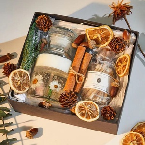 Juego de Regalo de Velas Aromáticas de Cera de Gelatina con Flores Secas en una Botella de Vidrio de Estética Lujosa - Product Image 2
