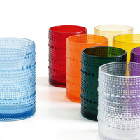 Gobelet porte-bougie en plastique coloré à motifs en relief, aux teintes vibrantes et à l'éclat doux, design européen, rehausse la décoration intérieure et les mariages