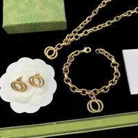 Vente en gros de bijoux de marque célèbre, collier, bracelet et boucles d'oreilles avec breloque lettre GG plaqué or