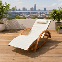 Fauteuil à bascule en bois moderne et durable pour l'extérieur, avec structure en bois, adapté à une utilisation au bord de la piscine et dans les parcs