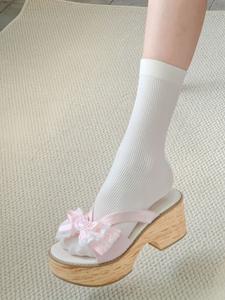 Nuevas zapatillas estilo japonés con forma de lazo y corazón, suela gruesa, plataforma con estampado de madera, tipo Mary Jane, sin cordones, con tacón grueso - COS - Product Image 3