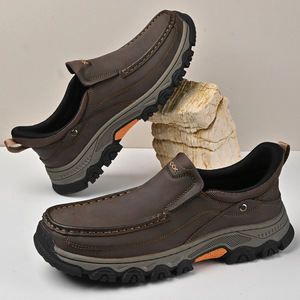Mocassins pour hommes en cuir PU rétro britannique, à enfiler, semelle en caoutchouc antidérapante, doublure en peluche, chaussures décontractées de travail - Product Image 4