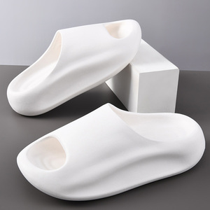 Pantoufles à faible MOQ pour hommes et femmes, élégantes, durables, antidérapantes et confortables pour la maison - Product Image 2