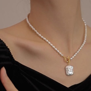 Collar de Perlas de Agua Dulce Barrocas Naturales con Cierre OT para Mujer, Colgante de Partículas Cuadradas de Lujo Ligero con Función Desmontable - Product Image 3