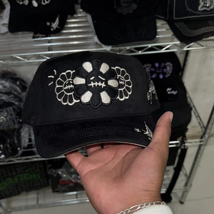 Nueva Llegada: Sombreros Mexicanos Ajustables de Cinco Paneles con Barbas El Mago y Cierre Trasero, en Stock - Product Image 1