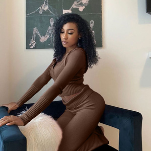 Ensemble de survêtement 2 pièces pour femmes : pull tricoté à manches longues avec fermeture éclair et sweat à capuche tendance - Product Image 2